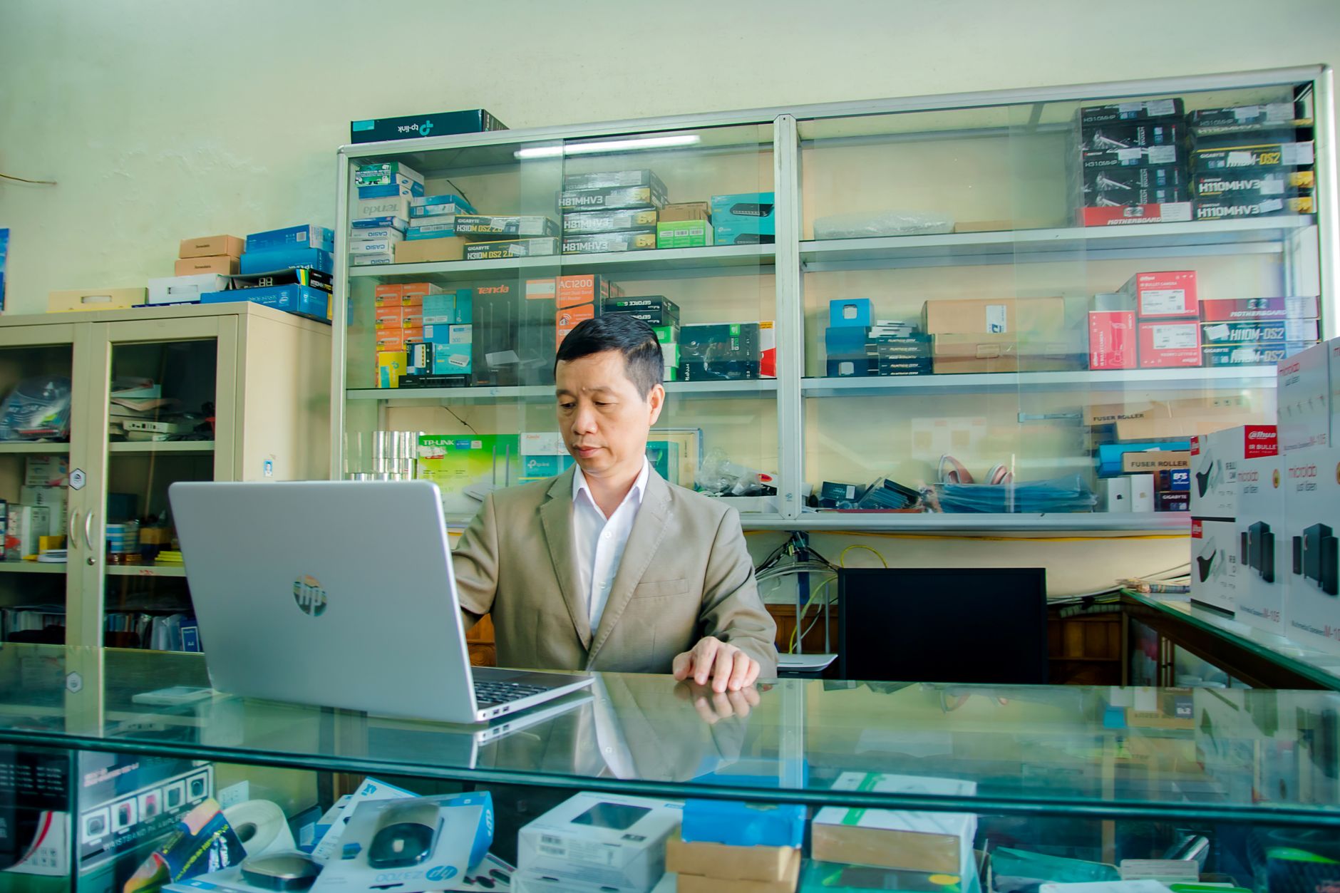5 Ways Small Businesses Can Use AI Today (Without a Technical Team)